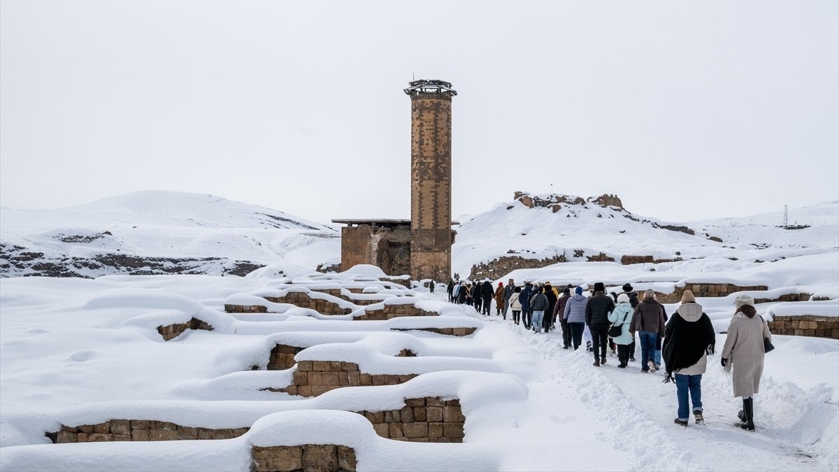 Anadolu’nun tarih kapısı Ani’ye ilgi artıyor: Ziyaretçi sayısı rekor kırdı