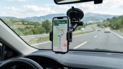 Ön cama telefon sabitlemeye yasak kapıda: Araç sahiplerine 21 bin TL ceza kesilecek