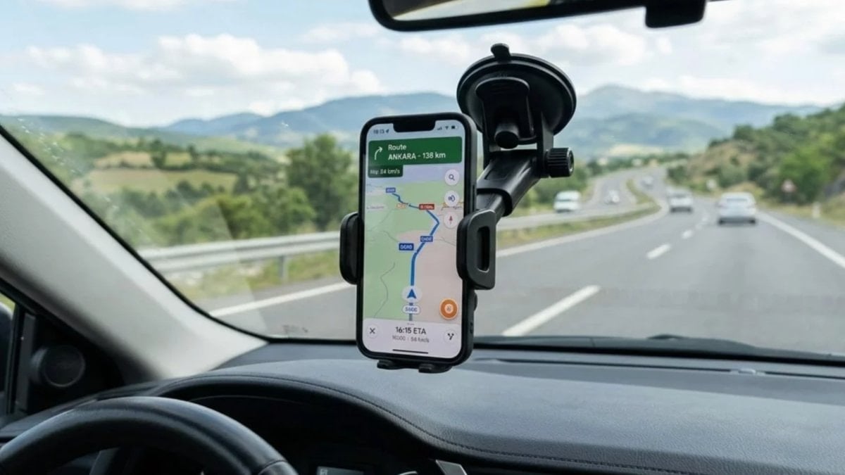 Ön cama telefon sabitlemeye yasak kapıda: Araç sahiplerine 21 bin TL ceza kesilecek