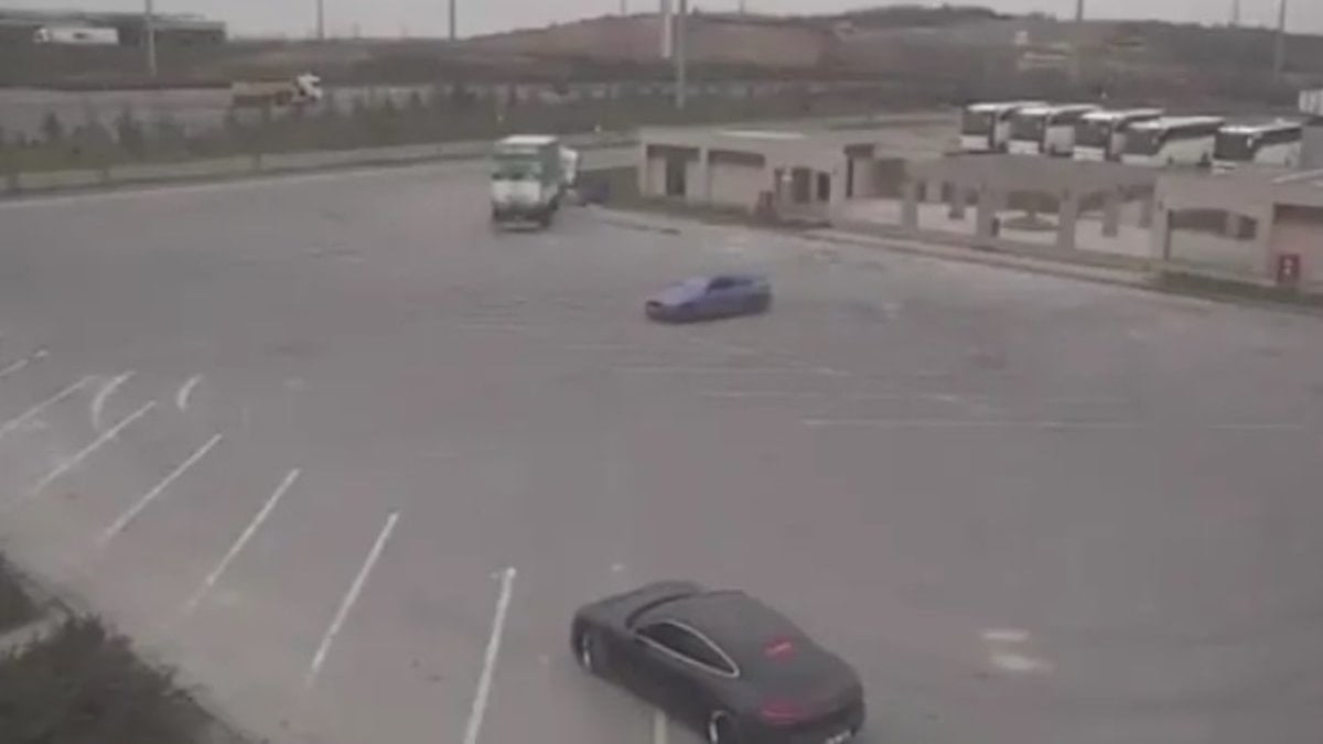 İstanbul’da drift yapan iki sürücü jandarmaya takıldı