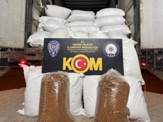 Adana’da 3 tondan fazla kaçak tütün ele geçirildi
