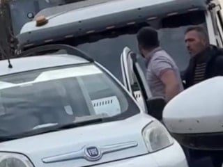 Bursa’da trafikte yol verme tartışması kavgaya dönüştü