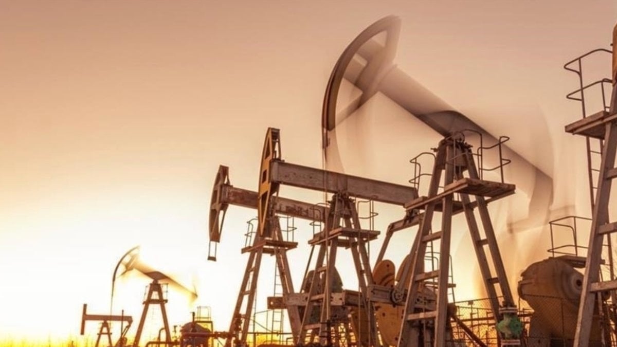Brent petrolün vadeli varil fiyatı 113,85 dolardan işlem görüyor