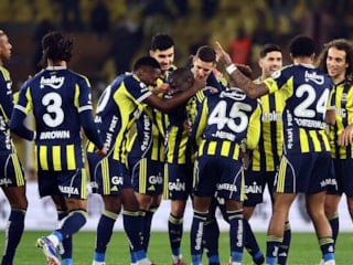 Fenerbahçeli futbolculardan şampiyonluk toplantısı