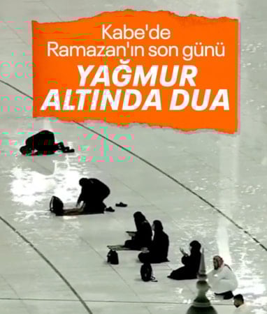 Kabe'de, Ramazan'ın son günü yağmur altında dua