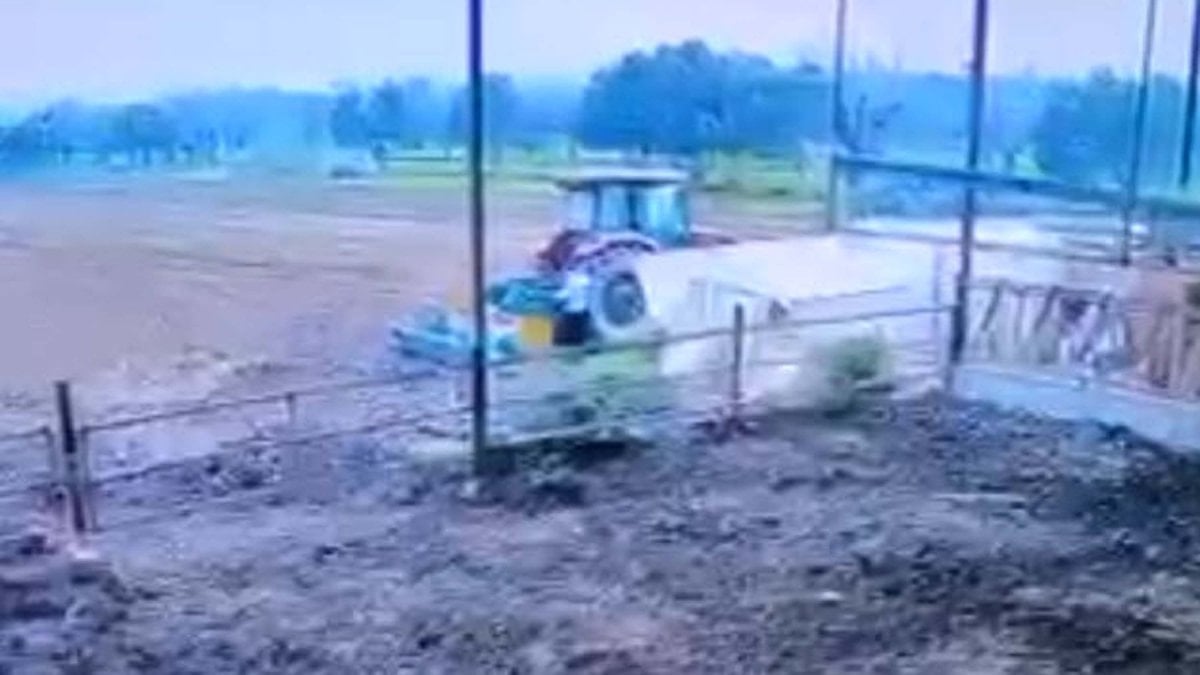 İzmir'de traktör rotovatörüne sıkışan 11 yaşındaki çocuk hayatını kaybetti