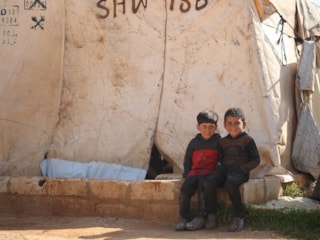 İdlib’de çadırlarda bayram: Yerinden edilmiş siviller zorlu yaşam koşullarıyla mücadele ediyor