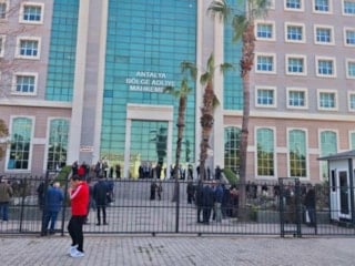 Antalya Büyükşehir Belediyesi davasında tahliye edilen 3 sanık hakkında yakalama kararı