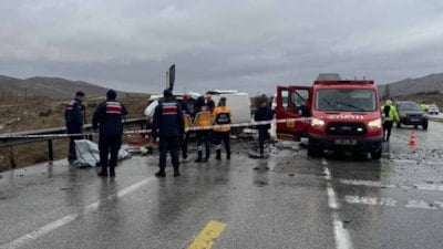 Konya’da feci kaza: Baba ve oğlu hayatını kaybetti, 4 yaralı