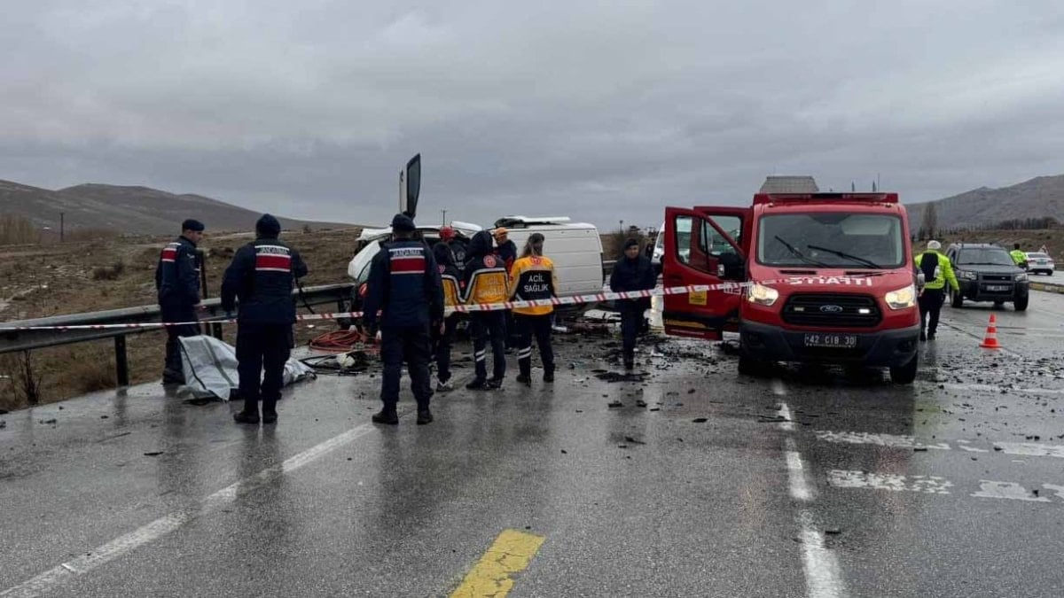 Konya’da feci kaza: Baba ve oğlu hayatını kaybetti, 4 yaralı