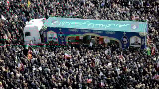 İran'da Laricani'nin cenaze törenine binler katıldı