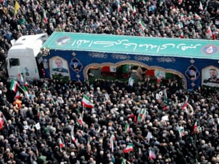 İran'da Laricani'nin cenaze törenine binler katıldı
