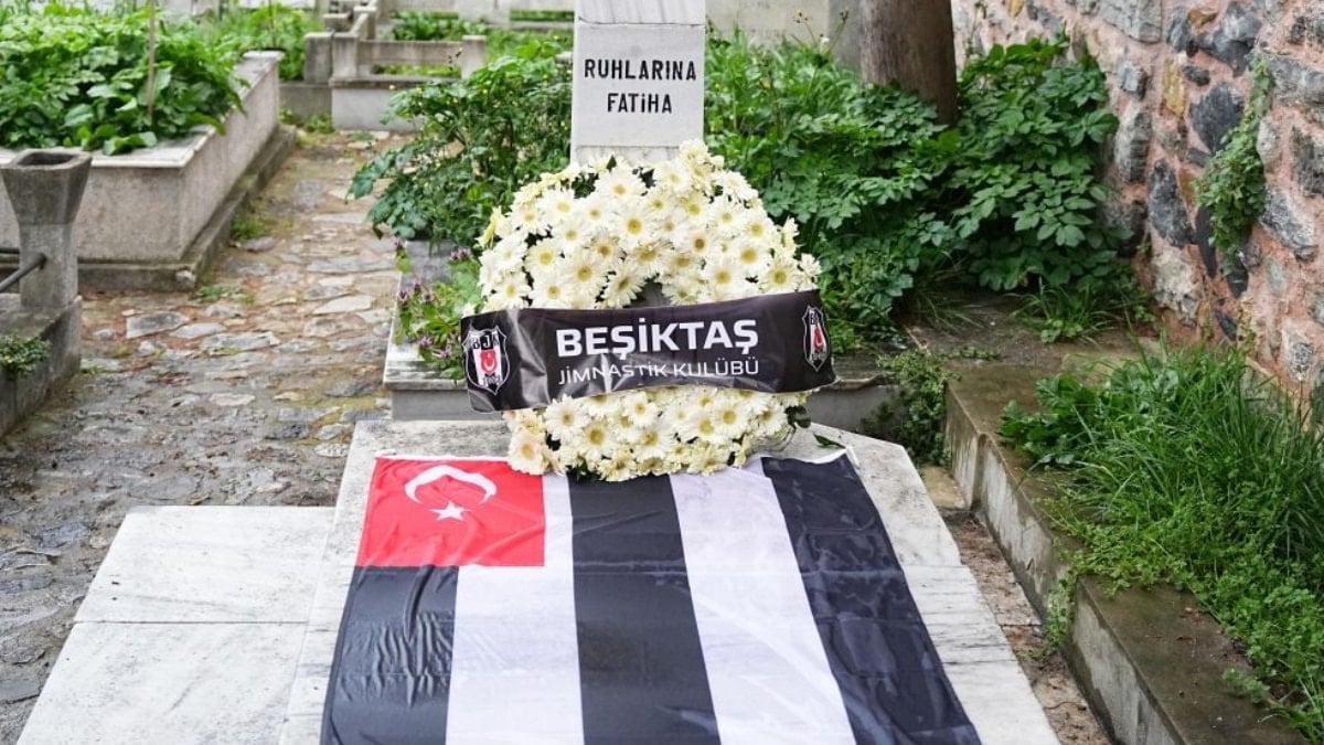 Beşiktaş, Şeref Bey'i kabri başında andı