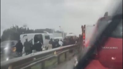 İstanbul'da D-100 karayolunda minibüs devrildi: Ölü ve yaralılar var