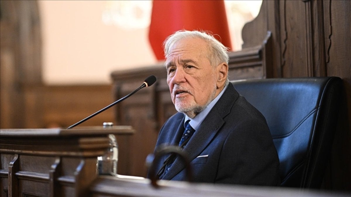 Beşiktaş - Kasımpaşa maçında İlber Ortaylı unutulmadı