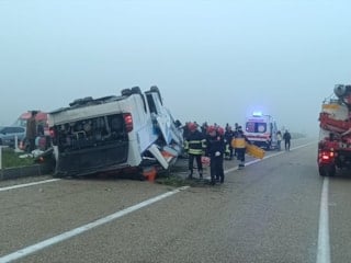 Adana'da yolcu otobüsü devrildi
