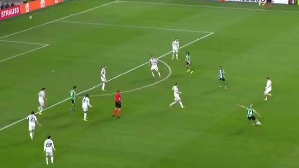 Sofyan Amrabat'tan Avrupa Ligi'nde müthiş gol!