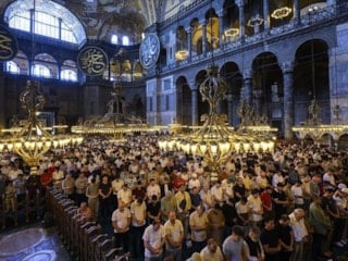 İstanbul'daki camilerde bayram namazı kılındı