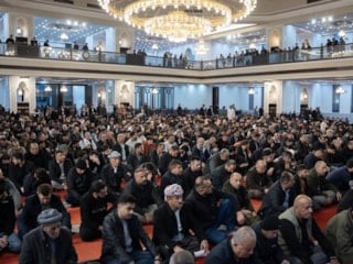 Ramazan Bayramı sabahında dünyada bayram namazı