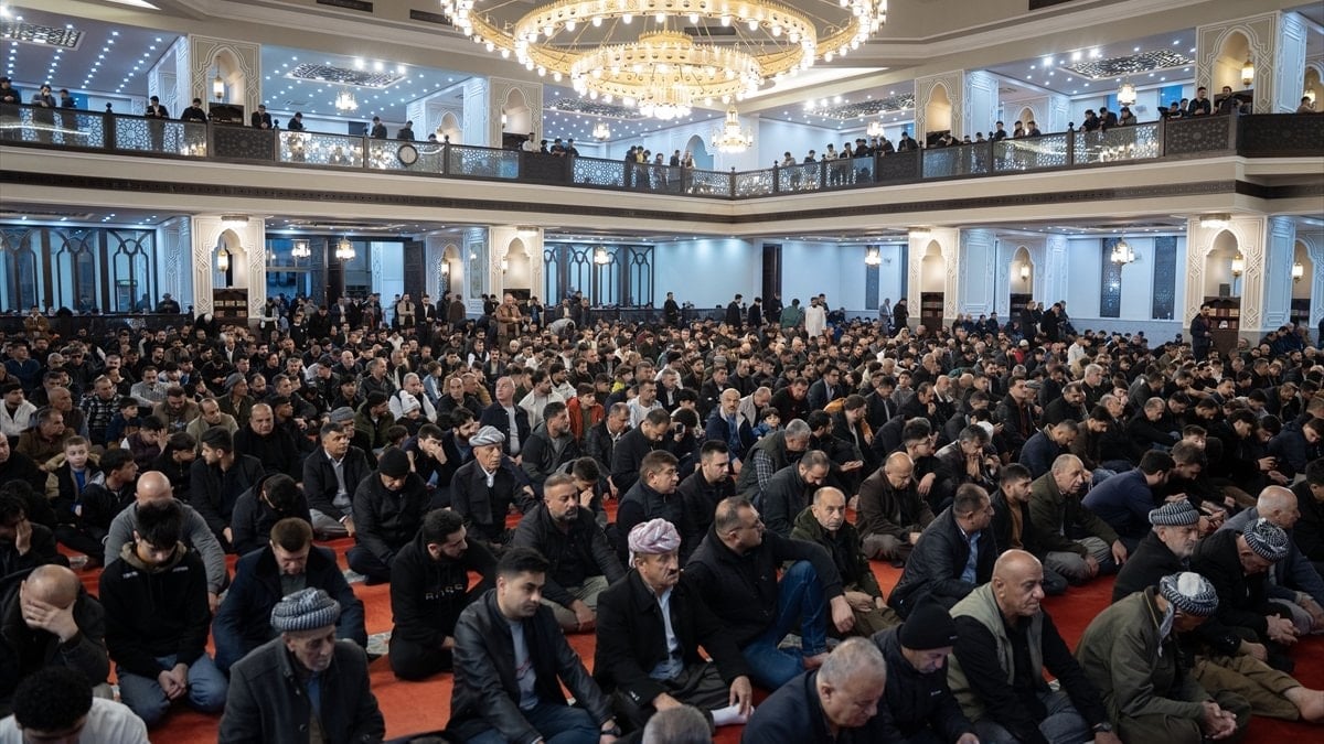 Ramazan Bayramı sabahında dünyada bayram namazı