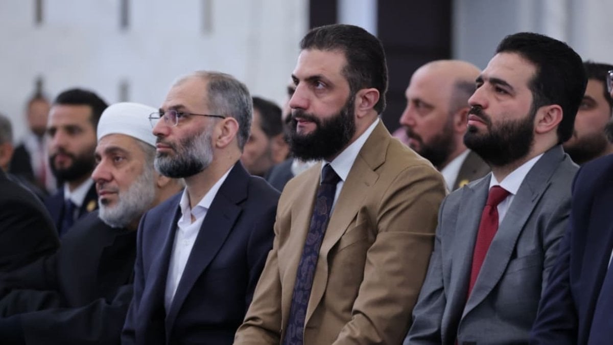 Ahmed eş-Şara, bayram namazını Halk Sarayı'nda kıldı