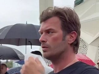 Kıvanç Tatlıtuğ bayram namazında görüntülendi