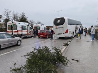 Çorum'da yolcu otobüsü ile minibüs çarpıştı: 7 yaralı