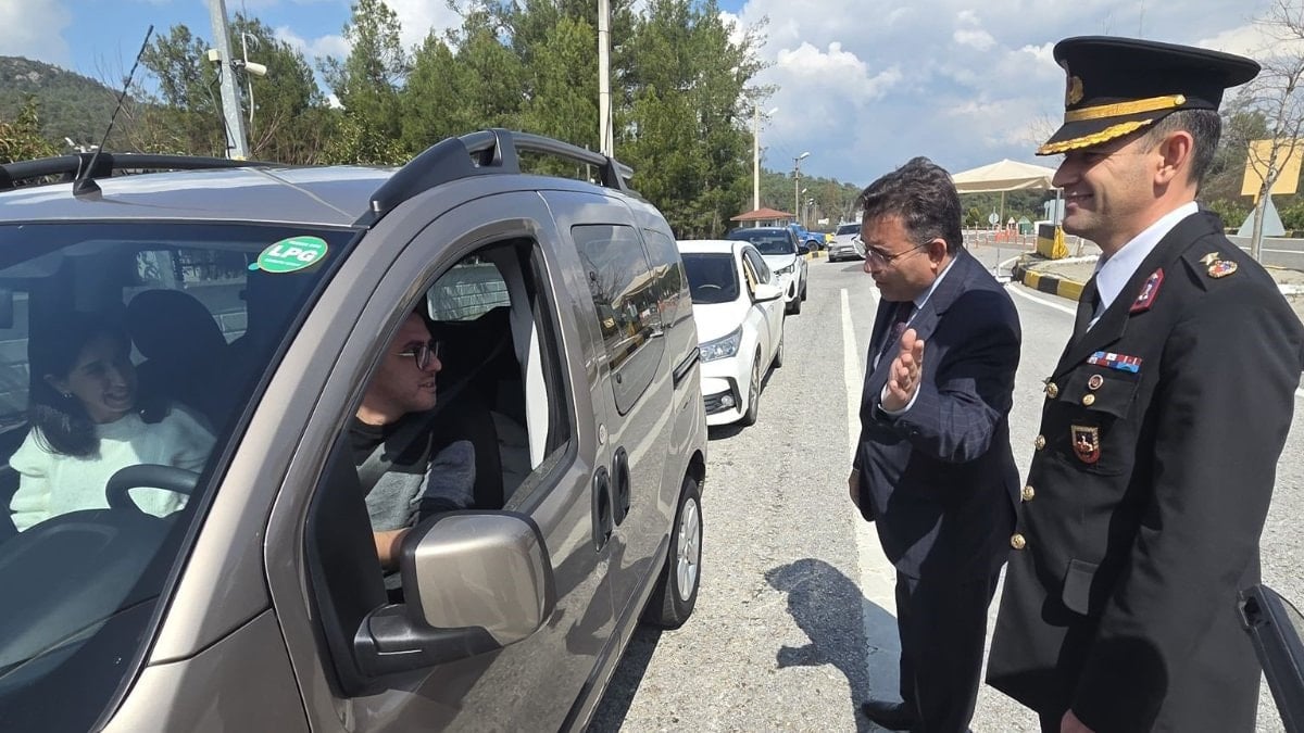 Marmaris ve Çeşme'de bayram yoğunluğu