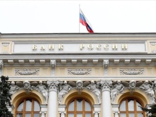 Rusya politika faizini yüzde 15'e indirdi