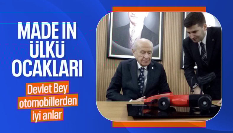 Devlet Bahçeli'ye yerli yarış otomobillerinin prototipi hediye edildi