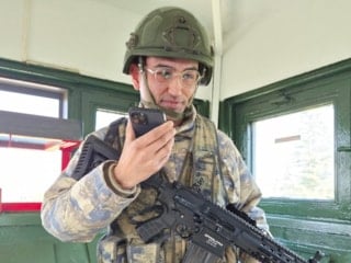 Eskişehir'de ailesiyle bayramlaşan Mehmetçik'in duygu dolu anları