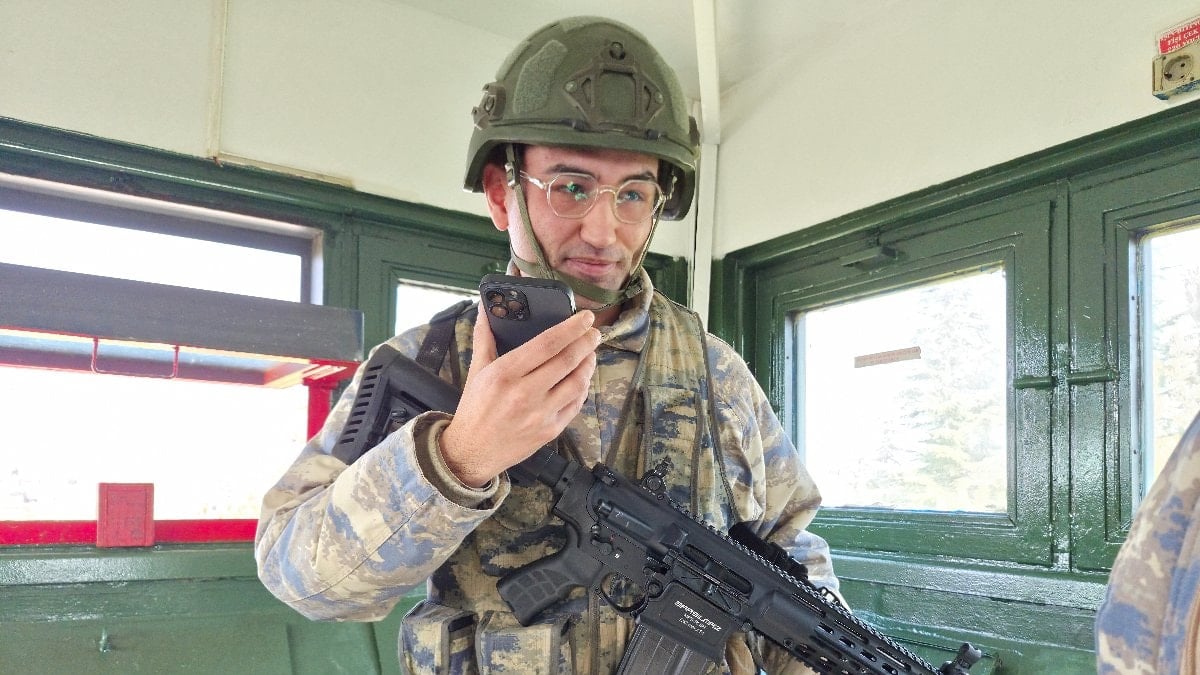 Eskişehir'de ailesiyle bayramlaşan Mehmetçik'in duygu dolu anları