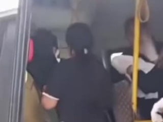 İzmir’de yolculuk sırasında sancılanan kadın dolmuşta doğum yaptı