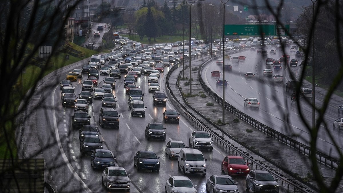 İstanbul'da trafik yoğunluğu Ramazan Bayramı'nın ilk gününde de devam etti