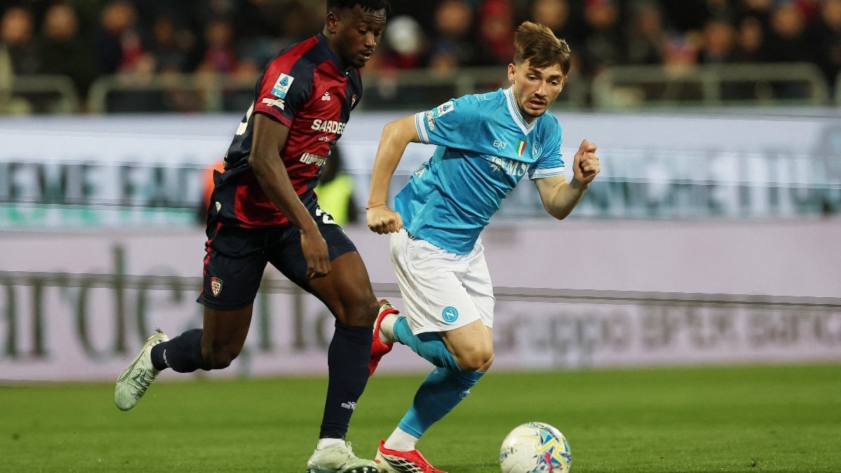 Napoli, Cagliari'yi deplasmanda devirdi