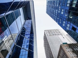 Fitch'ten Hürmüz Boğazı açıklaması: Petrol fiyatları 120 doları görebilir