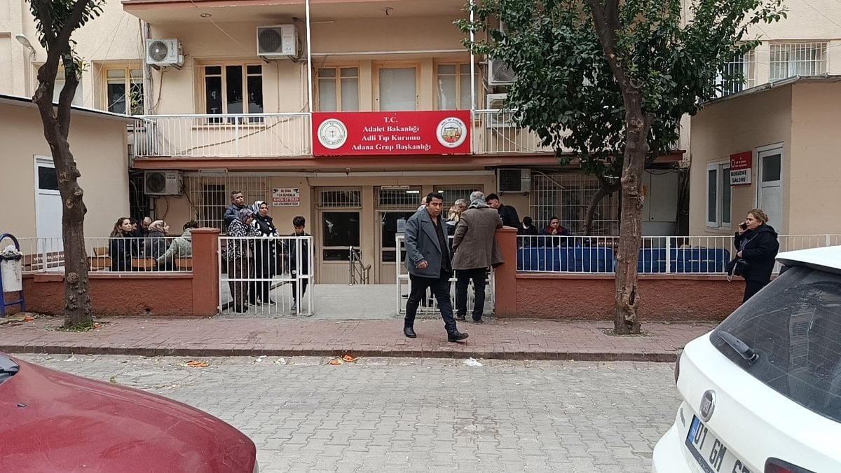 Adana'da bıçaklı saldırı: 17 yaşındaki çocuk öldü, 2 ağabeyi yaralandı