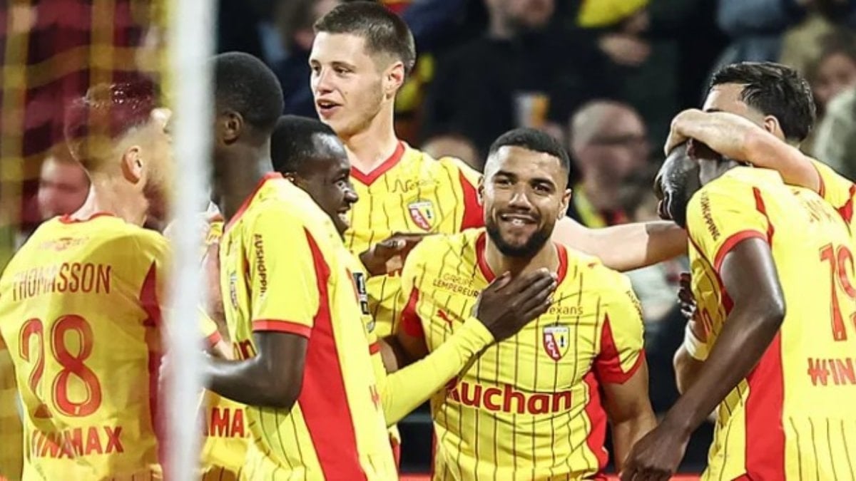 Lens zirve yarışında Angers'i farklı yendi