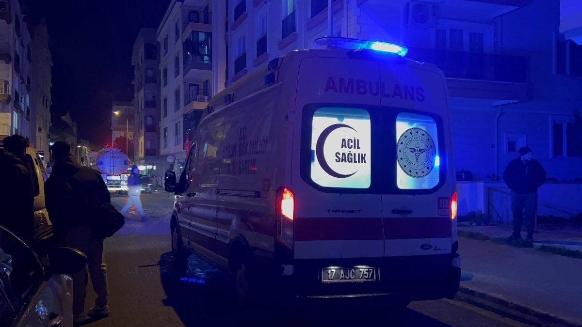 Çanakkale'de ev yangını: Mahsur kalan kişi kurtarıldı