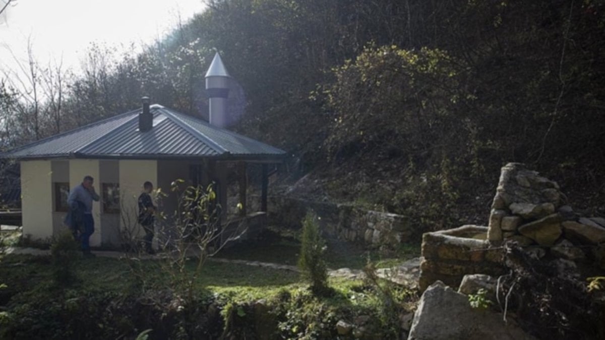 Bosna Hersek'in en küçük camisi: 10 kişi ibadet edebiliyor