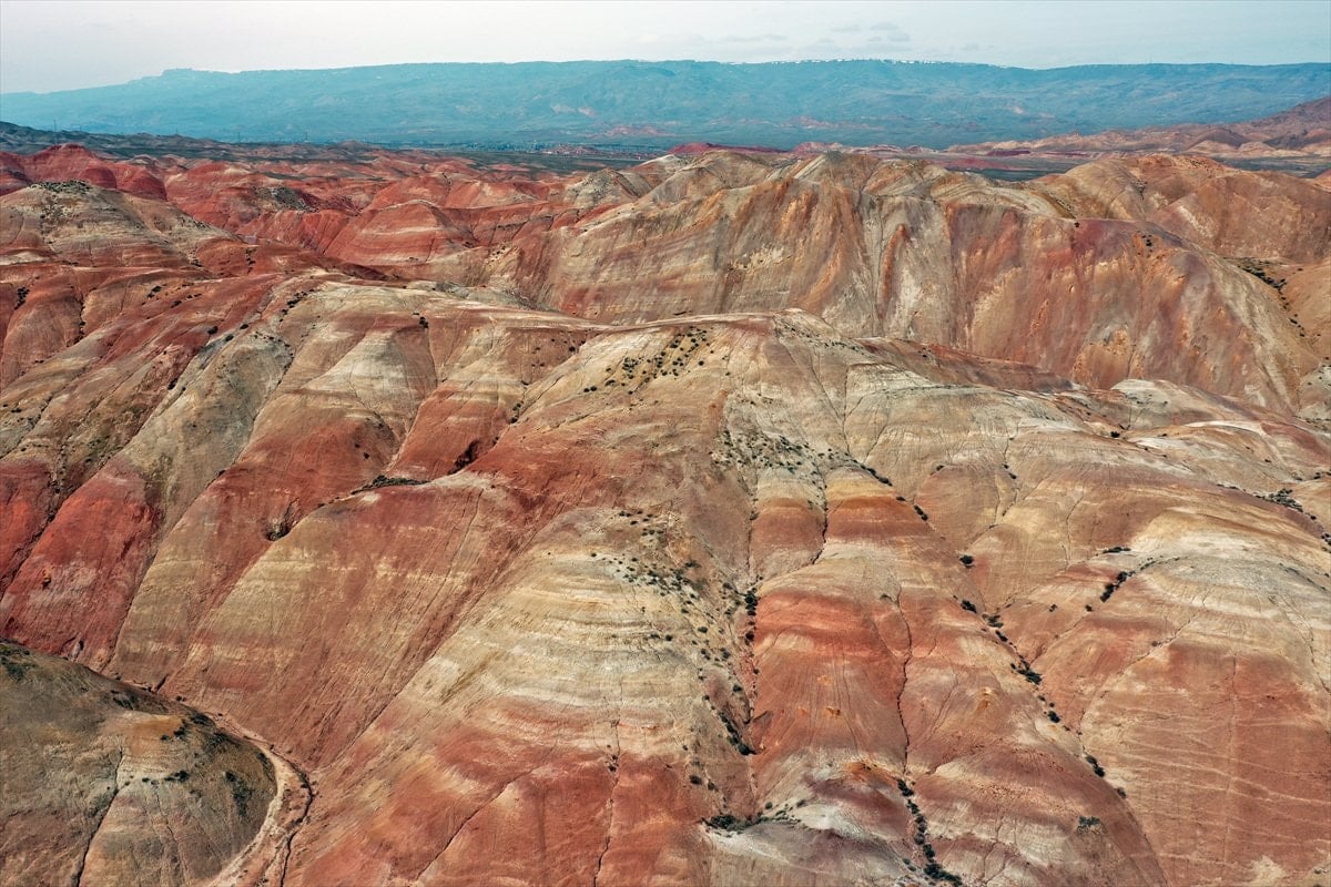 Iğdır'daki Gökkuşağı Tepeleri'nde renk cümbüşü