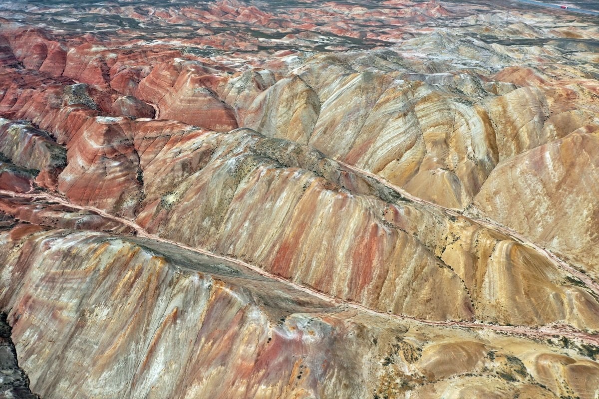 Iğdır'daki Gökkuşağı Tepeleri'nde renk cümbüşü