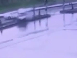 Diyarbakır’da trafik kazası güvenlik kamerasına yansıdı