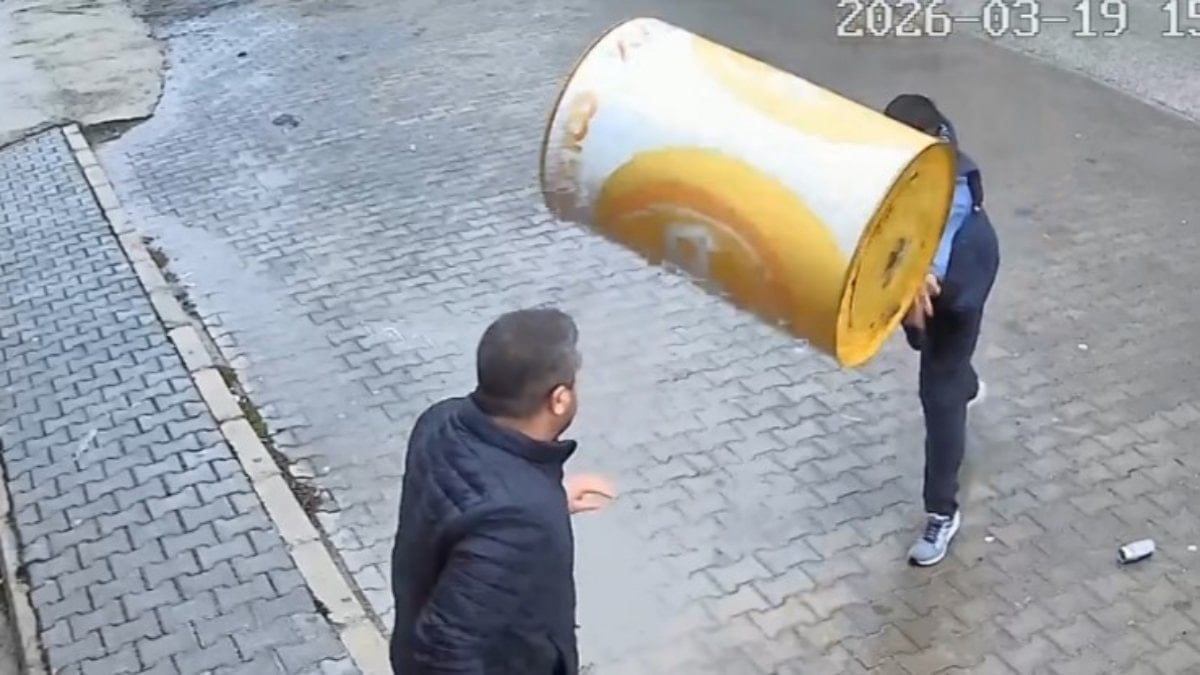 Afyonkarahisar'da çıkan kavgada variller havada uçuştu