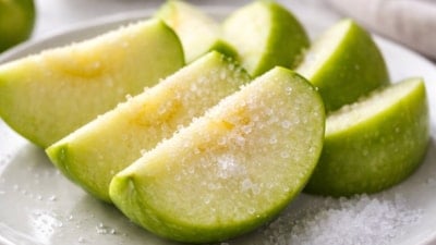 Meksika'dan çıktı: Yeşil elmayı tuzla yemenin etkisi