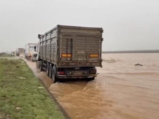 Nusaybin’de sağanak sonrası yaşanan selde evleri su bastı
