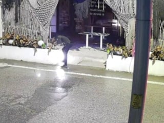 Kocaeli'de kafeyi kundaklayan şahıs güvenlik kamerasına yakalandı