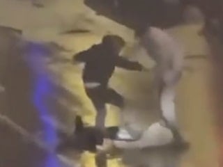 Kocaeli'de bir vatandaşı sokak ortasında darbeden iki şahıs tutuklandı