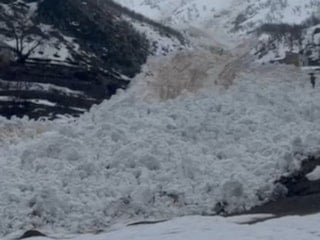 Hakkari'de çığ paniği: Köy halkı faciadan döndü