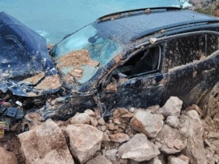 Mersin-Antalya yolundaki heyelan araç kamerasında